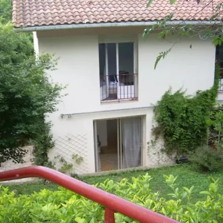 Maison Aux Arenes A Nyaraló *